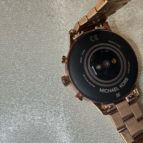 Micheal Kors Access Watch - Picture 7 of 9